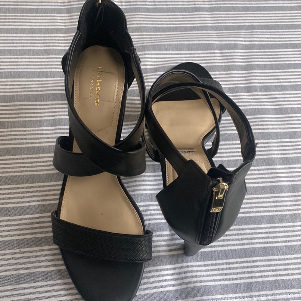 Cute cross strap sandals!